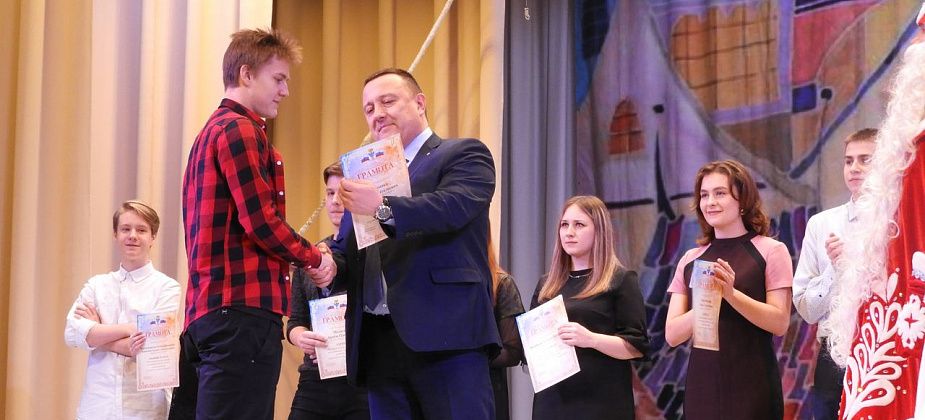 Андрей Клопов поздравил отличившихся детей города