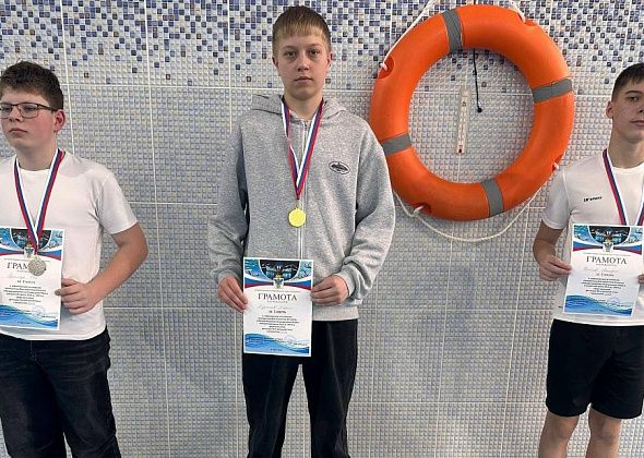 В Карпинске прошли соревнования по плаванию среди школьников