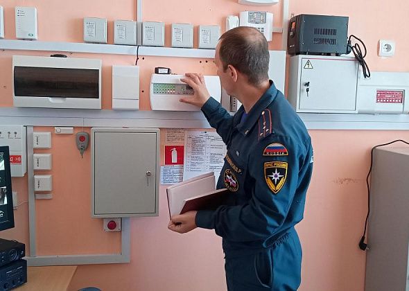 В Карпинске проверили школы на пожарную безопасность