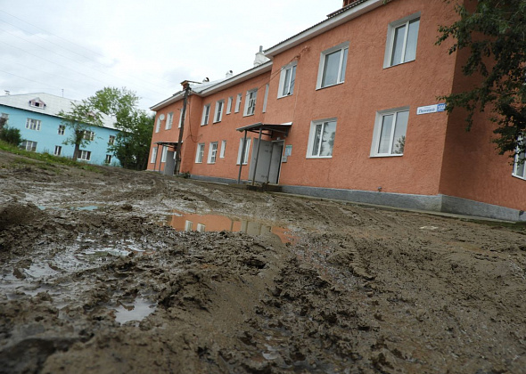 Клопов прокомментировал жалобу жильцов на «убитый» двор и отсутствие воды