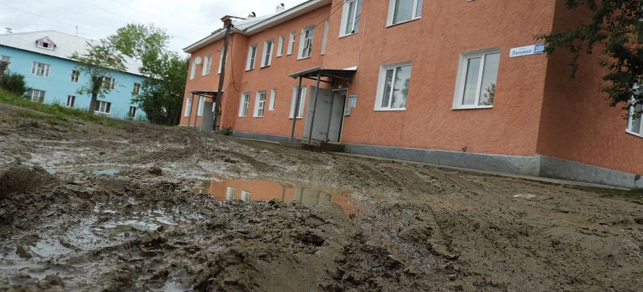 Клопов прокомментировал жалобу жильцов на «убитый» двор и отсутствие воды