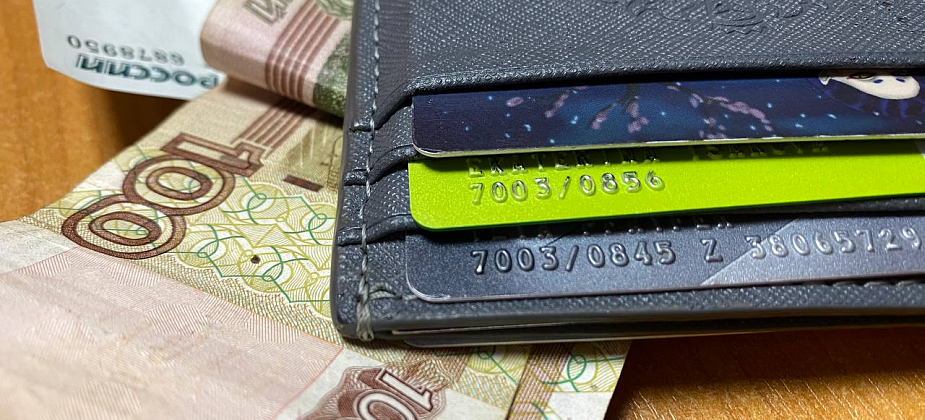 Жительница Карпинска оформила три микрозайма на спящего мужчину и получила штраф