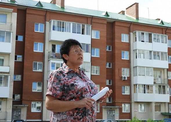 Жительница Карпинска записала видео Путину. Рассказала о проблемах своего дома