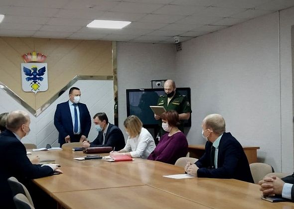 Мэр Карпинска получил от военного комиссара благодарственную грамоту