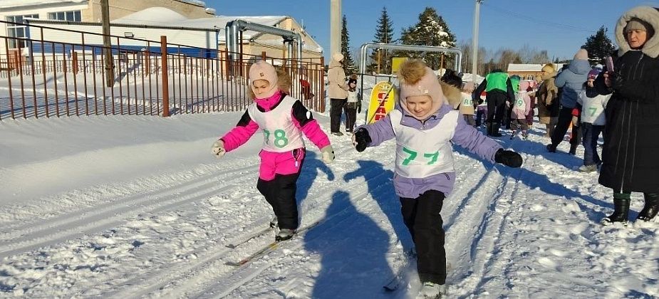 В Карпинске прошли соревнования по лыжным гонках среди дошколят