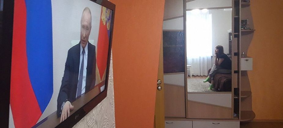 Путин снял режим "нерабочих" дней, поручил списать налоги бизнесу из пострадавших отраслей и пообещал помощь гражданам