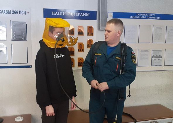 Карпинские студенты попробовали себя в роли пожарных