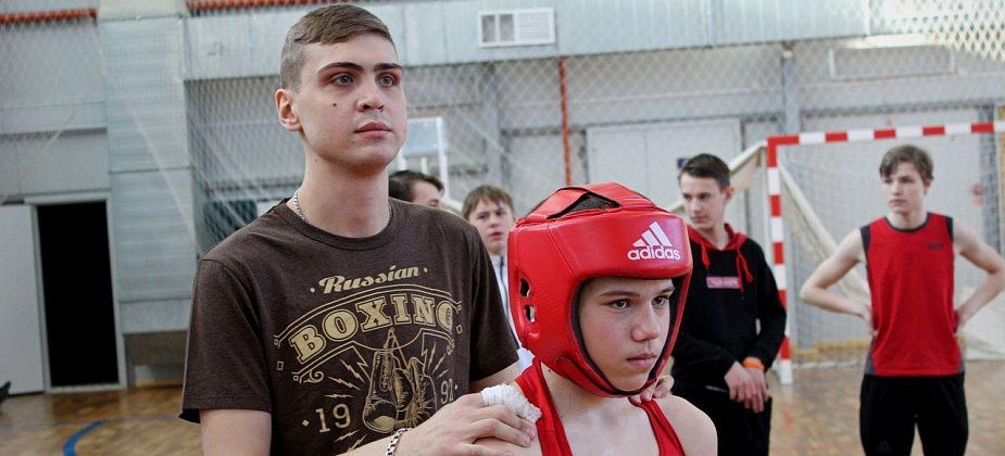 Молодой тренер набирает группу боксеров. Занятия бесплатные