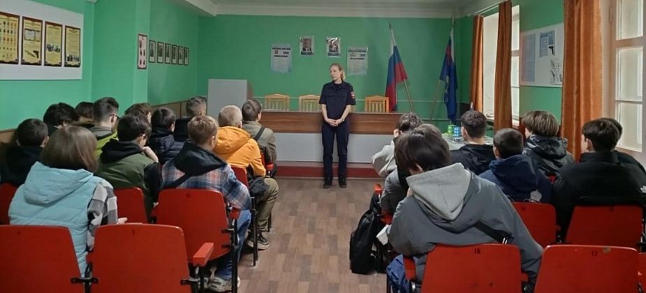 Студенты карпинского техникума посетили отдел полиции