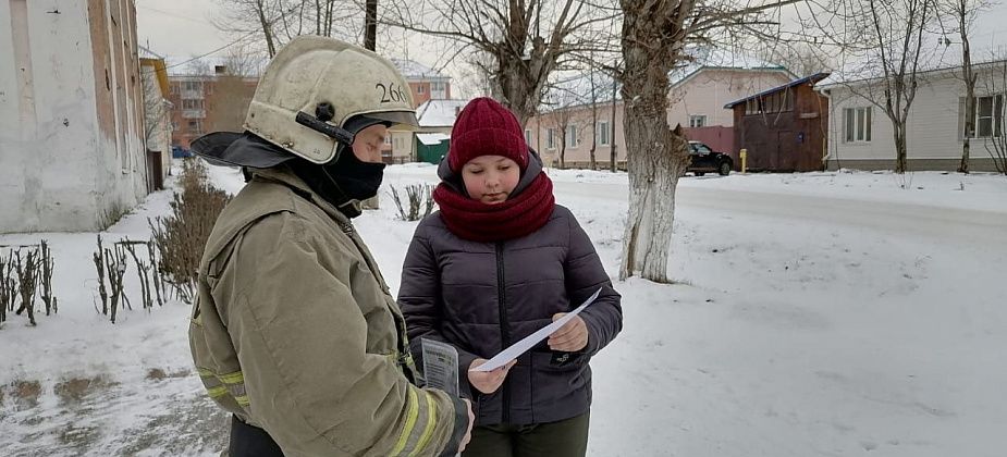Пожарные объяснили жителям частного сектора, как безопасно пользоваться печью