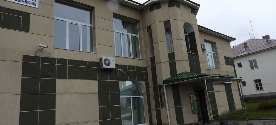 Администрация планирует сдать в аренду помещения на первом этаже здания «УКХ»