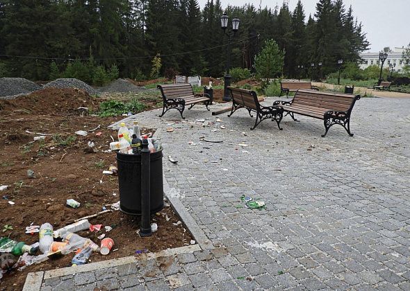 В парке ДКУ, который еще закрыт на реконструкцию, горожане уже отдыхают, хулиганят и мусорят