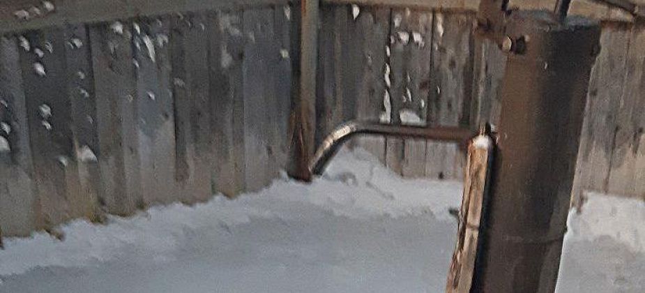 Любители родниковой воды недовольны наледью возле антипинской колонки