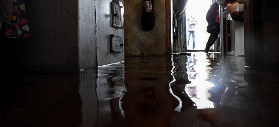 Из-за ошибки МУП «Ресурс» в Карпинске затопило несколько частных домов