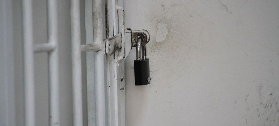 Двоих мужчин будут судить по делу об изнасилованиях и убийствах детей, совершенных более 30 лет назад