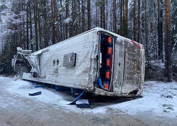 Два человека, пострадавших в ДТП на автобусном рейсе Карпинск-Екатеринбург, остаются в больнице