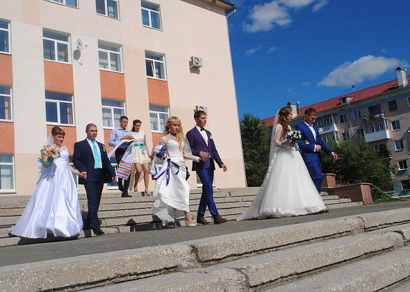Сегодня в Карпинске поженились пять пар
