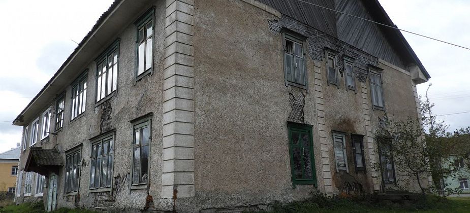 Жильцы аварийного дома, который идет под снос, боятся остаться на улице