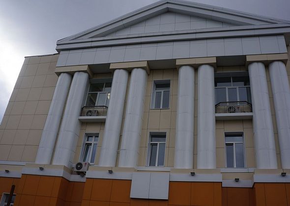 Главный врач ЦГБ доложил мэру о ситуации с COVID-19 в Карпинске