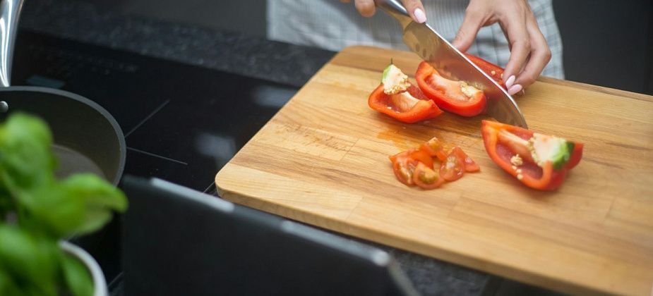 Пятничный рецепт: готовим фунчозу с курицей и овощами