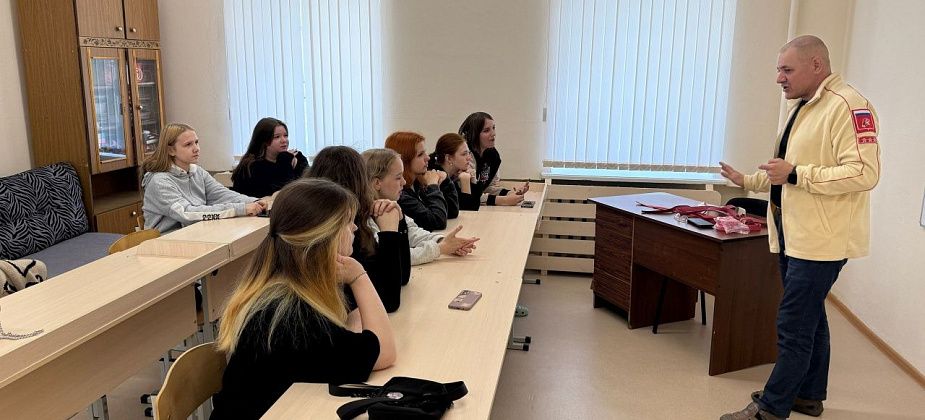 Будущие вожатые Карпинска осваивают азы профессии в городском центре детей и молодежи