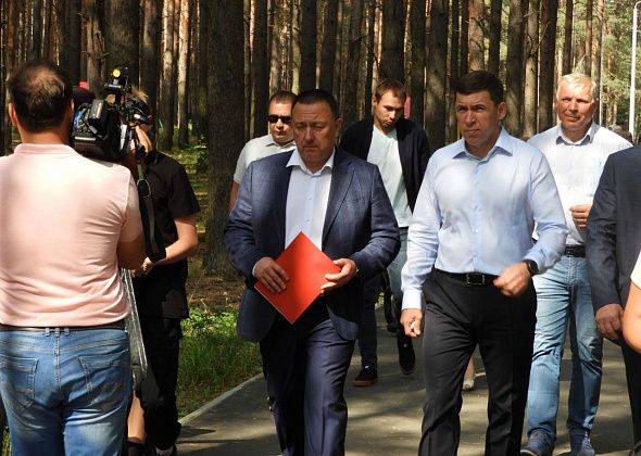 Мэр Карпинска получил от губернатора красную папку с жалобами горожан. Поручено с ними разобраться