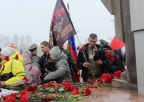 На площади Славы почтили память погибших в Великой Отечественной войне