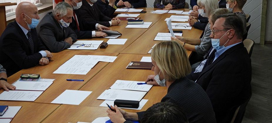 Карпинские депутаты определились с графиком приема граждан