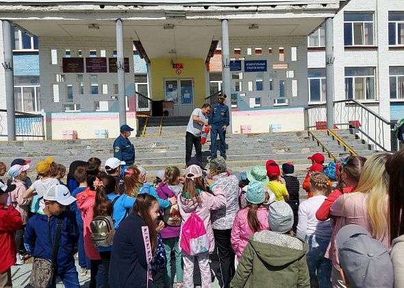 Пожарные и дознаватели ОНД посетили лагерь при школе №5. Напомнили детям о безопасности