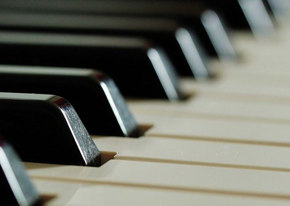 Музыкальной школе подарили пианино