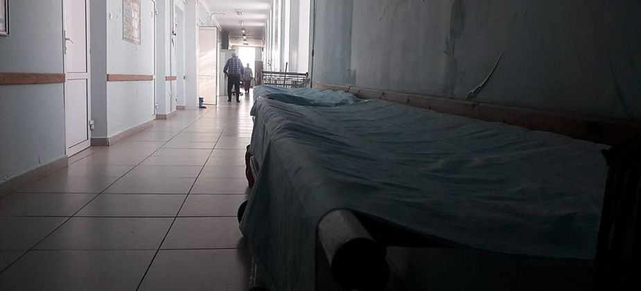 В Карпинске выявлено первое подозрение на «омикрон». Пациент отправлен на дообследование