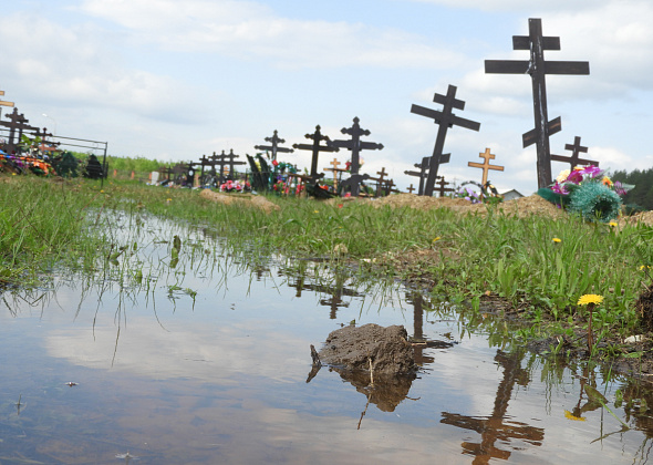 Директор УКХ пообещал решить проблему с подтоплением кладбища в ближайшее время