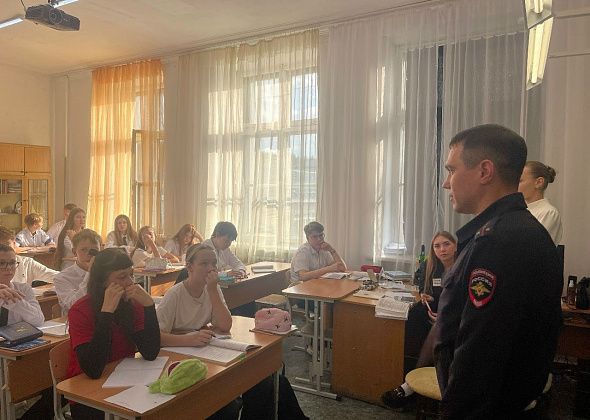 Начальник Госавтоинспекции провел урок безопасности в школе Карпинска