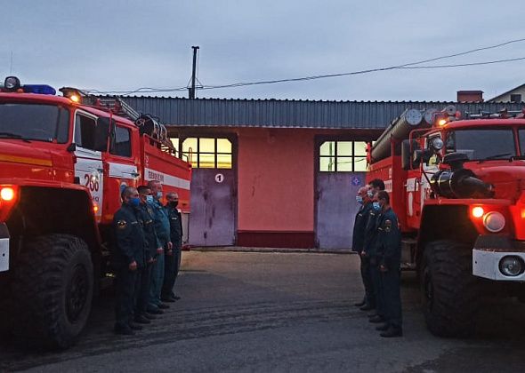 Сегодня карпинские пожарные почтили память павших в Великой Отечественной войне