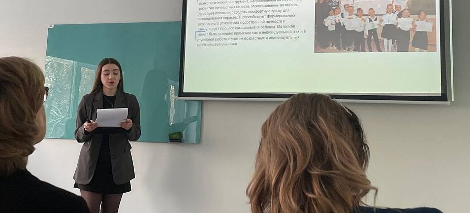 Одиннадцатиклассница из Карпинска стала призером на педагогическом конкурсе