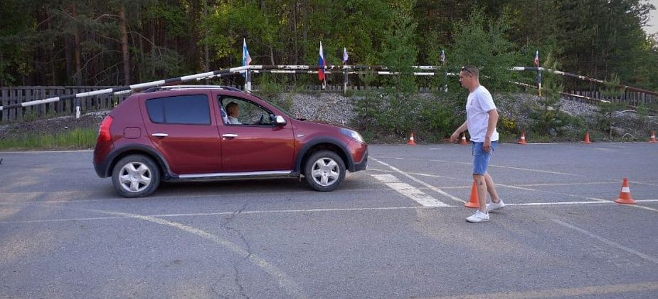 В Карпинске прошло автомногоборье среди пенсионеров