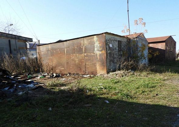 Карпинский подрядчик согласился убрать бесхозные гаражи всего за 6 тысяч рублей