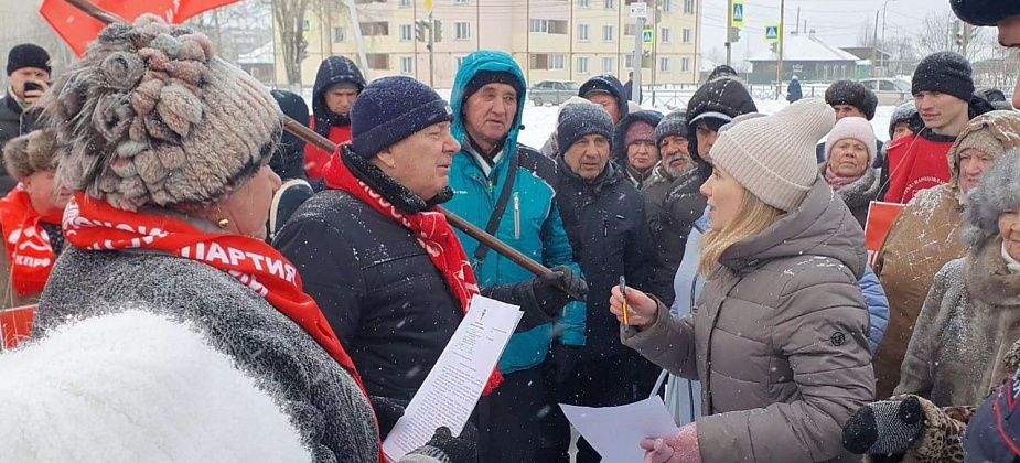 Карпинцы вышли на несанкционированную акцию против высоких цен за ЖКХ