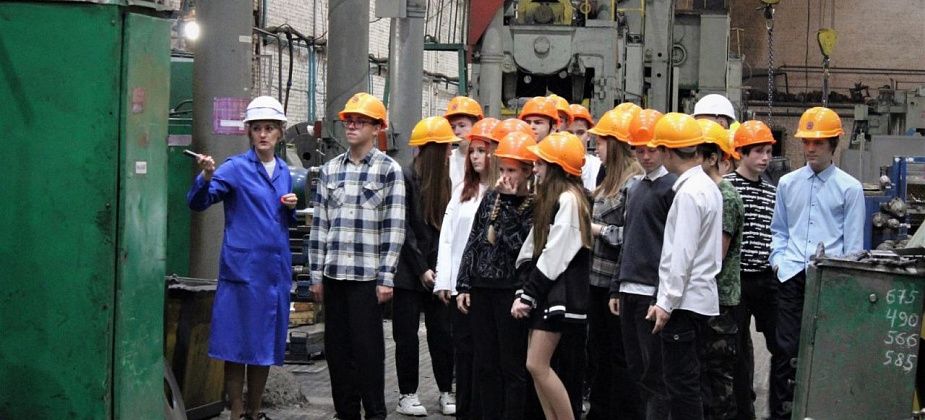 Карпинские школьники сходили на экскурсию в Эльмаш