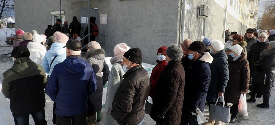 «У нас один кассир на два города». Почему в ЭнергосбыТ большие очереди и когда это кончится