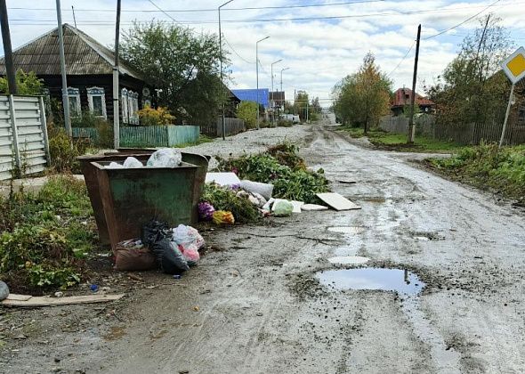 Жители Пролетарской просят властей обратить внимание на свалку у мусорной площадки