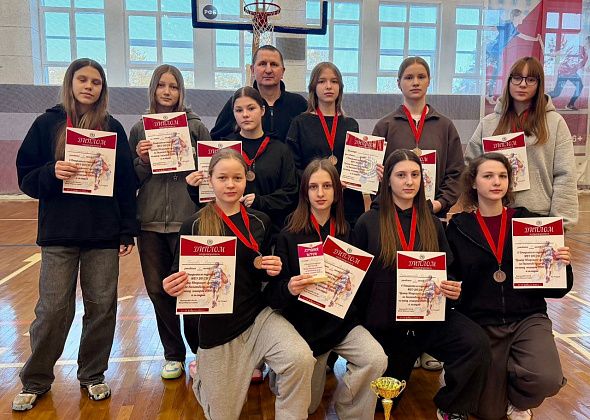 Карпинская команда девушек стала призером на югорском турнире по баскетболу