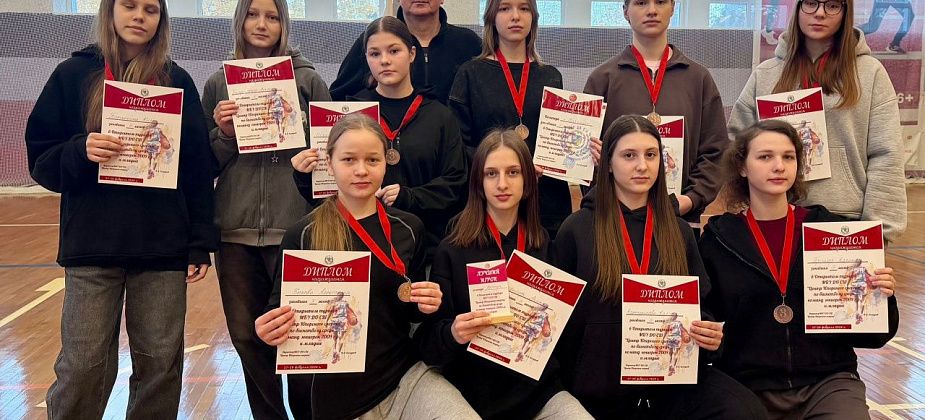 Карпинская команда девушек стала призером на югорском турнире по баскетболу