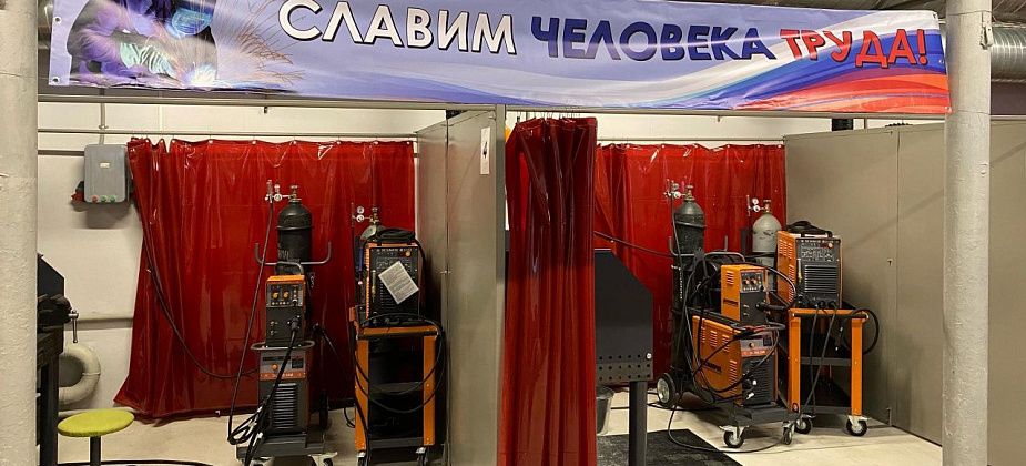 В карпинском техникуме торжественно открыли новую мастерскую для сварщиков