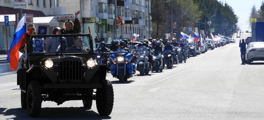 В Карпинске автолюбители и мотоциклисты вышли на традиционный автопробег в честь Дня Победы