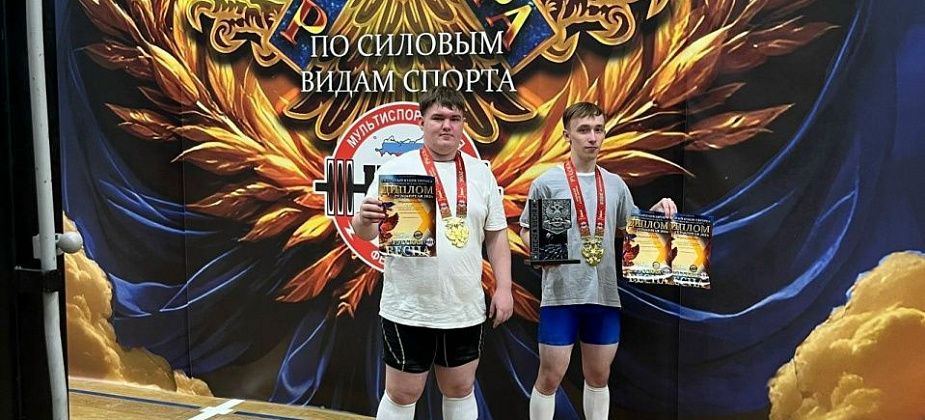 Карпинские парни стали победителями на открытом кубке Европы по пауэрлифтингу «Русская весна»