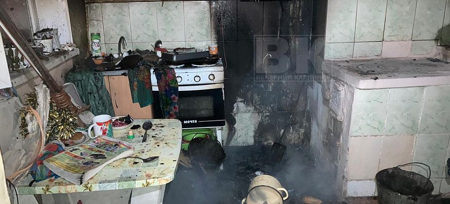 На улице Луначарского горел двухэтажный дом. Пострадавшая в пожаре женщина госпитализирована в больницу