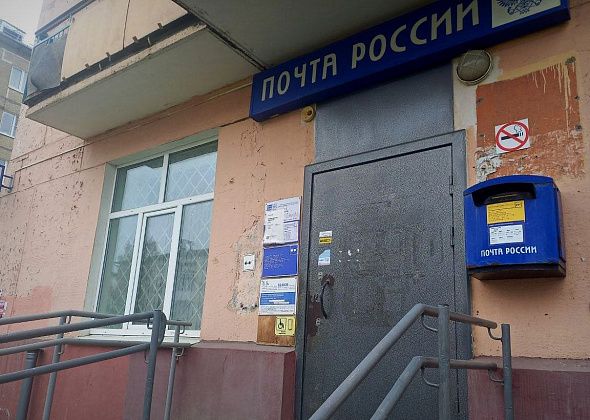 Сергей Бидонько посетил центральное отделение почты в Карпинске, а после направил депутатский запрос