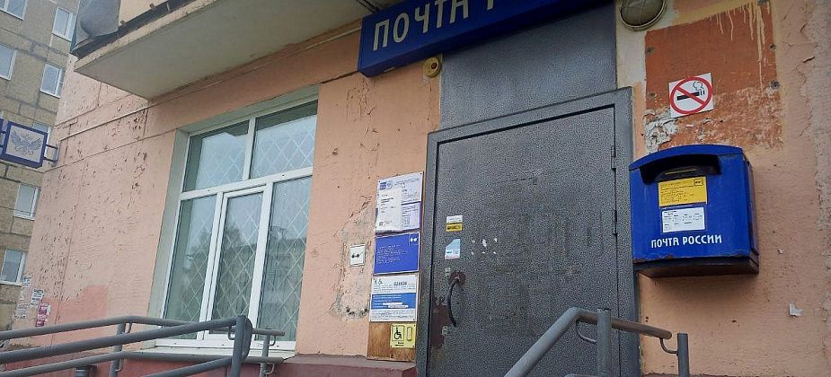 Сергей Бидонько посетил центральное отделение почты в Карпинске, а после направил депутатский запрос