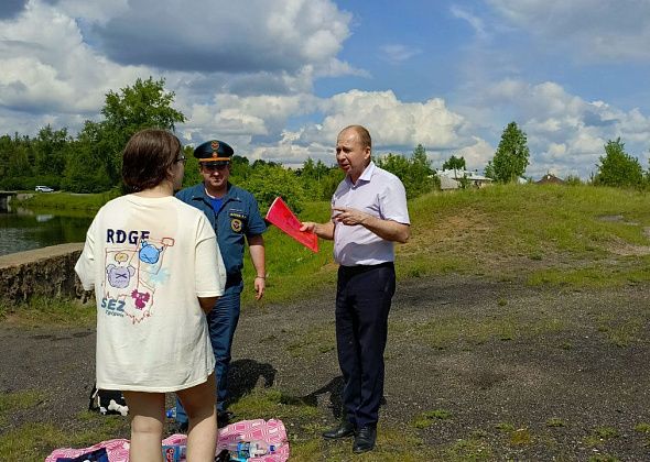 Пожарные провели рейд по водоемам и напомнили, что в Карпинске нет мест, разрешенных для купания
